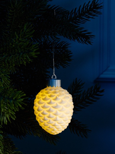 Ёлочный шар «Шишка», 6.5×6.5×8 см, 1 LED, керамика, от батареек LR44×3, свечение тёплое белое
