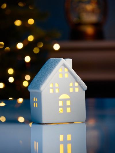 Светодиодная фигура «Дом с окнами» 8.1×5.7×10.1 см, 1 LED, керамика, от батареек LR44×2, свечение тёплое белое