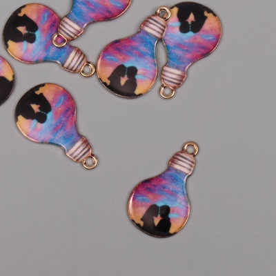 Декор для творчества металл, эмаль «Влюблённые в лампочке», 2.8×1.6 см