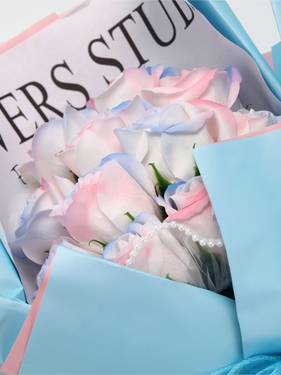 Подарочный букет из 12 мыльных роз, дизайнерский