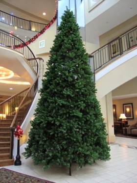 Искусственная ёлка «Праздничная», каркасная, 400 см, 4210 ПВХ веток, d нижнего радиуса 210 см