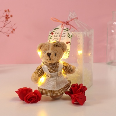 Набор подарочный «Мишка в платье», мыльные красные розы 5 шт., роса, 7×7×12 см