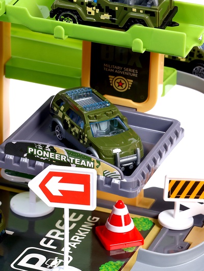 Парковка для машин «Военный штаб», в чемодане