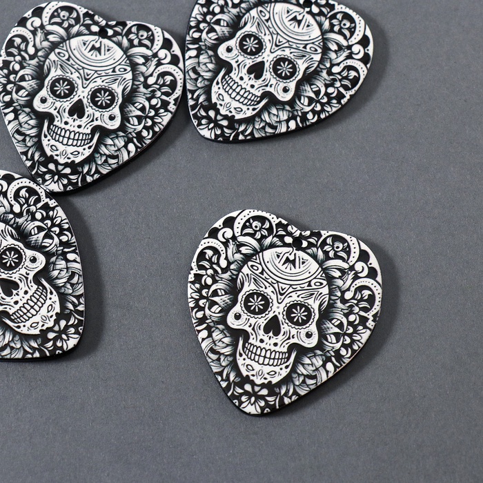 Декор для творчества акрил «Череп в сердце», 4.3×3.7×0.2 см