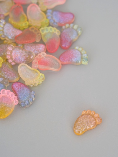 Декор для творчества акрил "Детский след" светится в темноте набор 60 шт 1,2х0,9 см