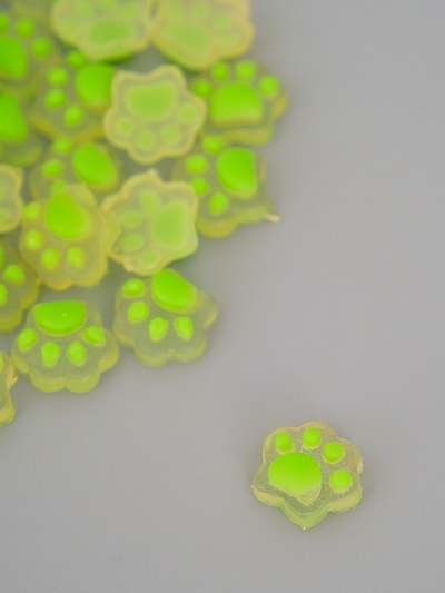Декор для творчества акрил «Лапка», зелёный, светится в темноте, набор 50 шт., 0.8 см