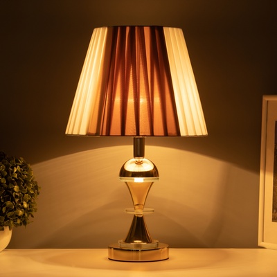 Лампа настольная «Стиль» 1×40 Вт Е27+ LED подсветка 3 Вт золото 28×28×46 см