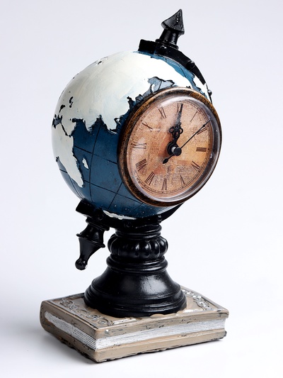 Часы настольные интерьерные «Глобус», на батарейках, 11×7.8×13 см, d=8 см