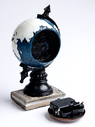 Часы настольные интерьерные «Глобус», на батарейках, 11×7.8×13 см, d=8 см