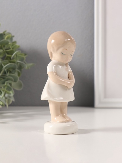 Фигурка керамика «Малышка скромница в белом платьице», 4×5×12 см