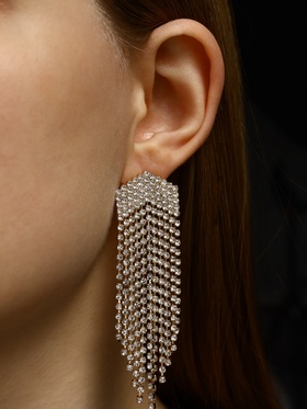 Серьги висячие со стразами «Водопад» мягкий ромб, белые в серебре