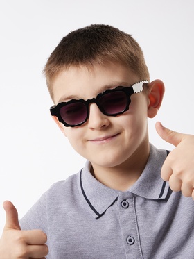 {{photo.Alt || photo.Description || 'Очки солнцезащитные детские «Волна», uv 400, линза 4.1×3.2 см, чёрный'}}