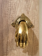 Дверной молоток "Рука с шаром" 10х16х7 см - фото 33409659