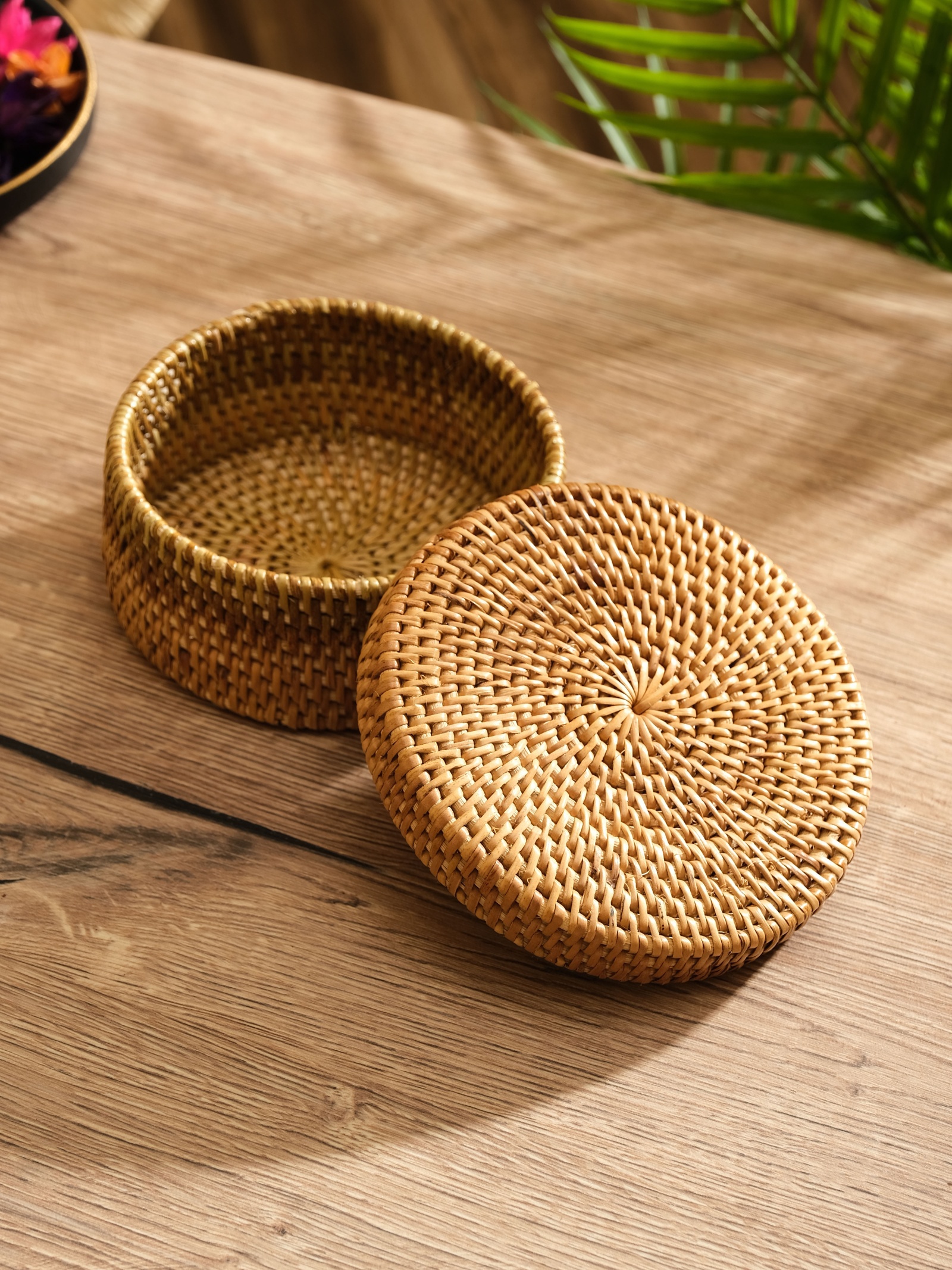 Корзинка плетеная ротанг, 13х13х5,5 см 10464171 Корзинка плетеная ротанг, 13х13х5,5 см 10464171