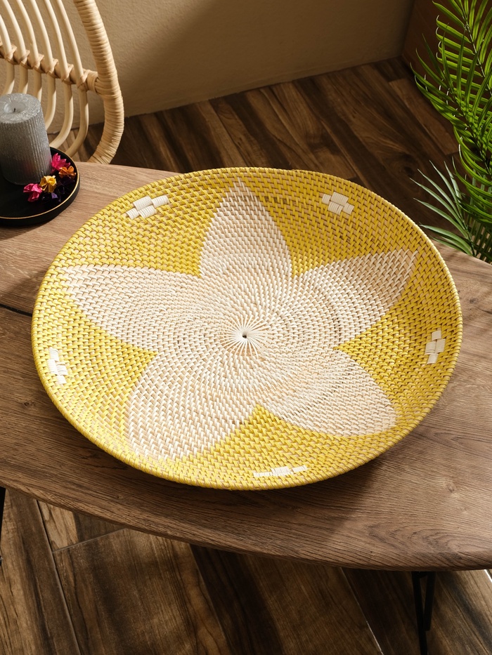 Тарелка декоративная плетёная «Цветок», 50×50×5 см, ротанг, жёлтая - Фото 1