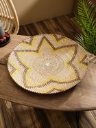 Тарелка декоративная плетёная «Цветок», 50×50×5 см, ротанг, чёрно-жёлтая - Фото 1