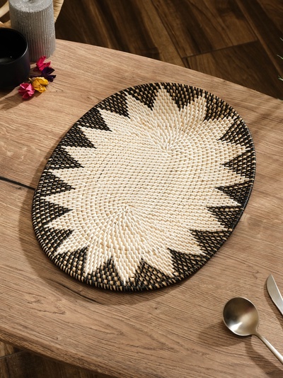 Коврик сервировочный плетёный овальный, 40×30×0.5 см, ротанг, чёрно-белый
