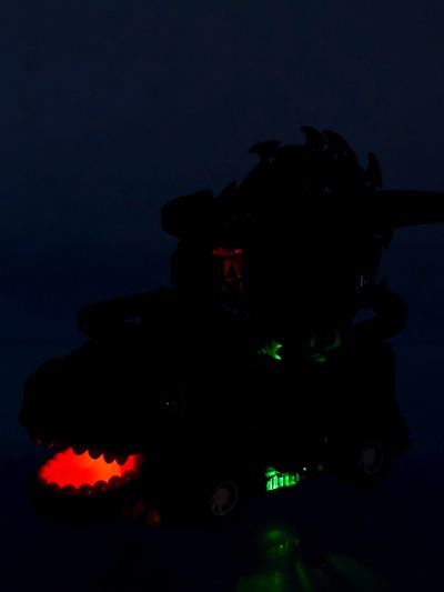 Машинка «Дино Гонки», автотрек, 3 дино-машинки, световые и звуковые эффекты, работает от батареек