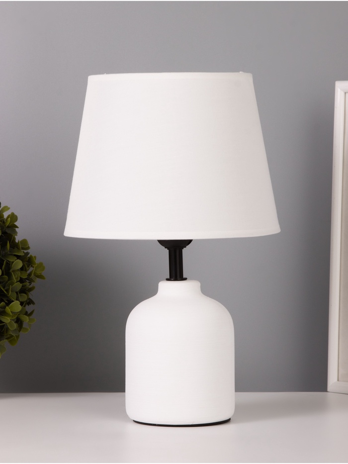 Лампа настольная RISALUX «Никс», 1×40 Вт Е27, белый, 20×20×30 см - Фото 1