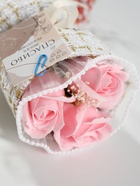 Букет из мыльных лепестков для ванны «Три розы с открыткой в коробке», подарочный, розовый, 10.6×10.6×17 см - Фото 3