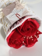 Букет из мыльных лепестков для ванны «Три розы с открыткой в коробке», подарочный, красный, 10.6×10.6×17 см - Фото 3