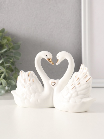 Фигурка керамика «Белые лебеди с маленьким сердечком», с золотом, 4×15×9 см