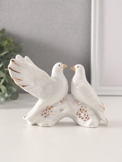 Фигурка керамика «Белые голуби на коряге с цветами», с золотом, 3.5×13×9.5 см