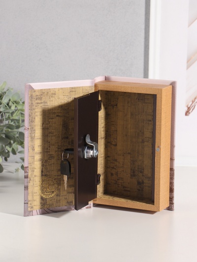 Сейф-книга дерево кожзам "Виктор Гюго. Собор Парижской Богоматери" тиснение 21х13х5 см