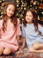 Платье нарядное для девочки MINAKU: PartyDress, с перьями, голубое, рост 116-122 см - Фото 3