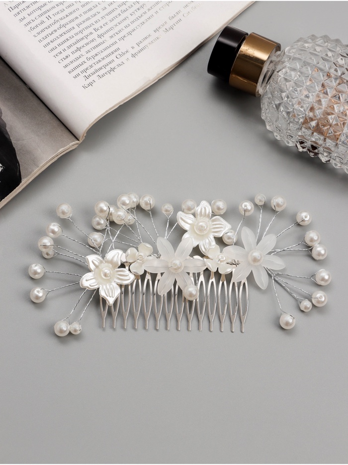 Гребень для волос QF «Эмилия», цветы шарики, 13×7 см, белый - Фото 1