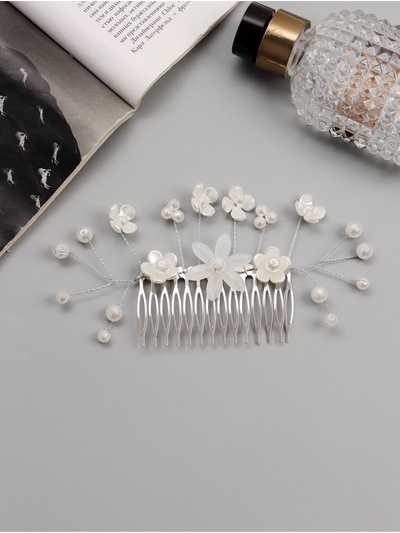 Гребень для волос QF «Эмилия», цветы бусинки, 11×6.5 см, белый