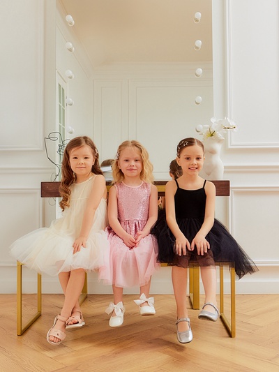 Платье нарядное для девочки MINAKU: PartyDress, цвет молочный, рост 140 см