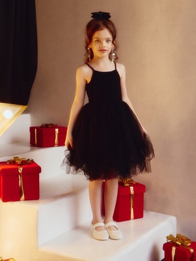 {{photo.Alt || photo.Description || 'Платье нарядное для девочки MINAKU: PartyDress с пышной юбкой, чёрное, рост 98-104 см'}}