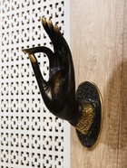 Дверная ручка "Руки" (набор 2 шт) 8х24х14 см - фото 33655078