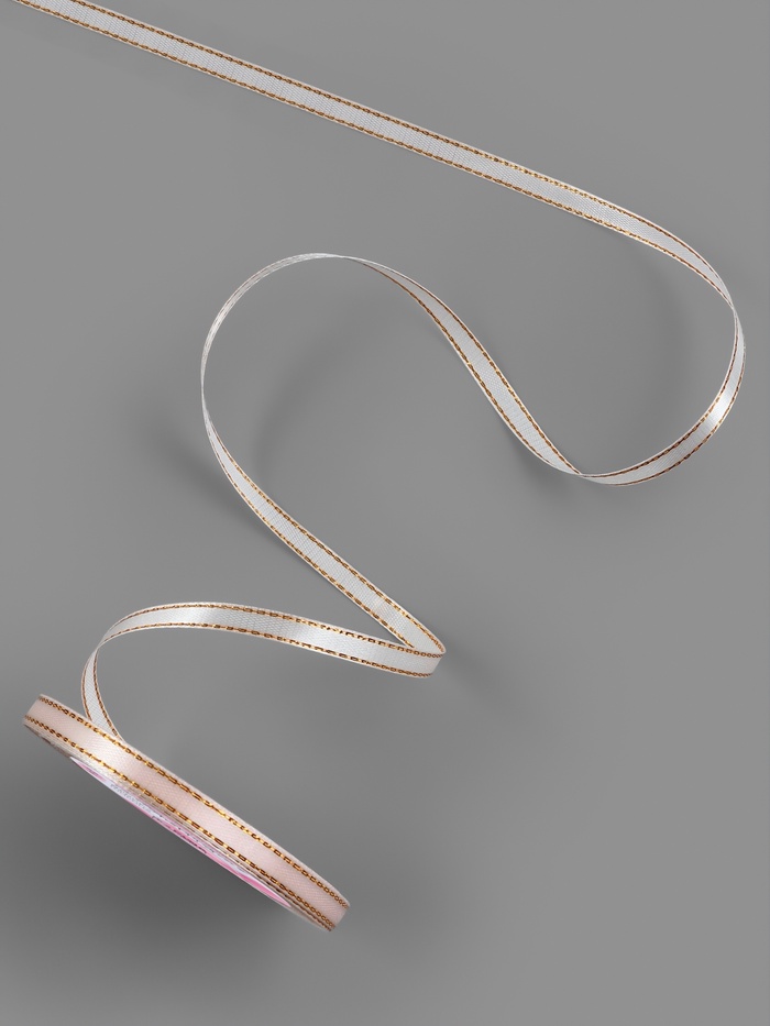 Лента атласная, с золотым люрексом, 6 мм, 23±1 м, лилово-белая №119 Лента атласная, с золотым люрексом, 6 мм, 23±1 м, лилово-белая №119