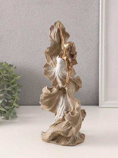 Фигурка полистоун «Воздушность. Девушка в платье со шлейфом», бежевый, 16.5×11.5×30 см
