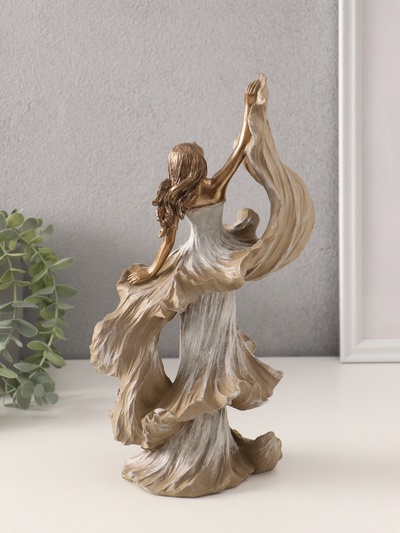 Фигурка полистоун «Воздушность. Девушка в платье со шлейфом», бежевый, 16.5×11.5×30 см