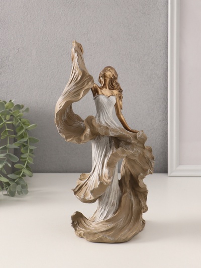 Фигурка полистоун «Воздушность. Девушка в платье со шлейфом», бежевый, 16.5×11.5×30 см
