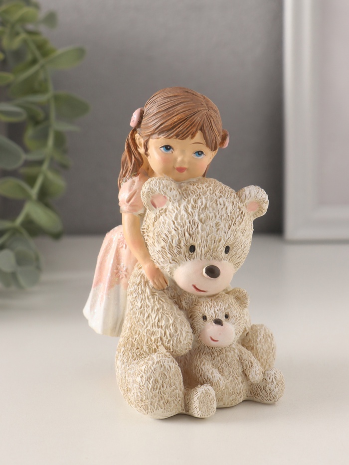 Фигурка полистоун «Малышка в розовом платье, с мягкими медвежатами», 9×6.5×11.5 см