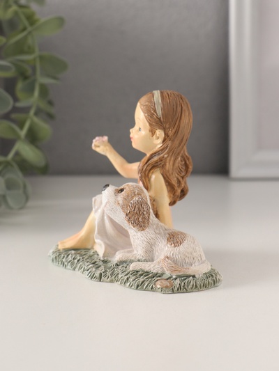 Фигурка полистоун «Малышка в розовом платье с собачкой на лужайке», 10×6.5×8.5 см