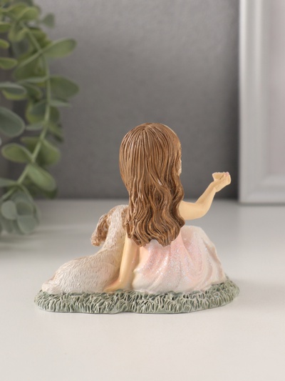 Фигурка полистоун «Малышка в розовом платье с собачкой на лужайке», 10×6.5×8.5 см