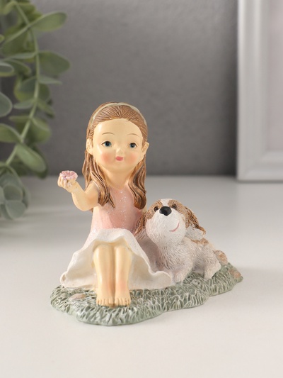Фигурка полистоун «Малышка в розовом платье с собачкой на лужайке», 10×6.5×8.5 см