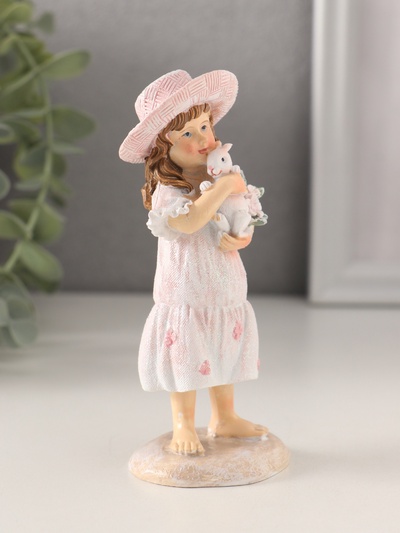 Фигурка полистоун «Девочка с кроликом и цветами, в шляпке», розовый, 5×4.5×12 см