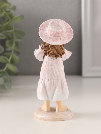 Фигурка полистоун «Девочка с кроликом и цветами, в шляпке», розовый, 5×4.5×12 см