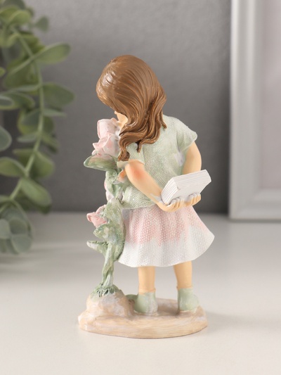 Фигурка полистоун «Малышка у куста с розами», розово-зелёный, 6×5.5×12 см