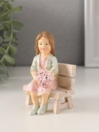 Фигурка полистоун «Девочка с букетом, на скамеечке», розово-зелёный, 6.5×5.5×9 см - Фото 4