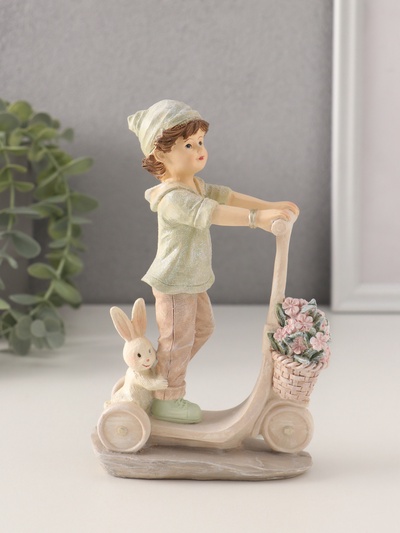 Фигурка полистоун «Мальчишка на самокате, с кроликом и корзиной цветов», 11.5×4.5×16.5 см