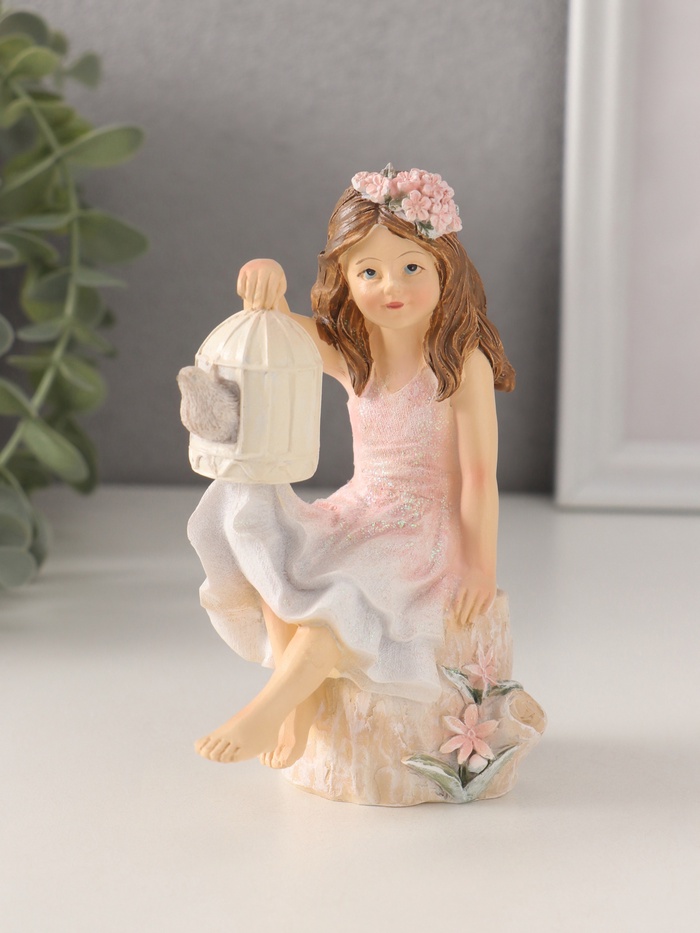 Фигурка полистоун «Девочка с клеткой и птицей, на камне», 9×6.5×12.5 см