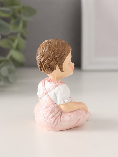 Фигурка полистоун «Малышка с хвостиками, с цветами в горшочке», розовый, 6×5.5×7.5 см