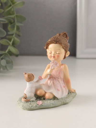 Фигурка полистоун «Девчушка с котёнком на лужайке», розовый, 9.5×6.5×8.5 см